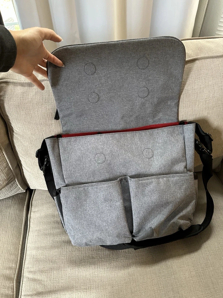 Skip Hop Duo Signature Diaper Messenger Bag Gray with Changing Pad - Image 3 of 4