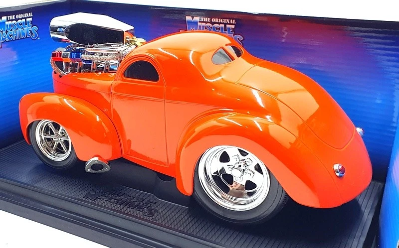 Muscle Machines 1/18 Scale Model 71165 - 1941 Jeep Willys Coupe - Orange - Image 2 of 4