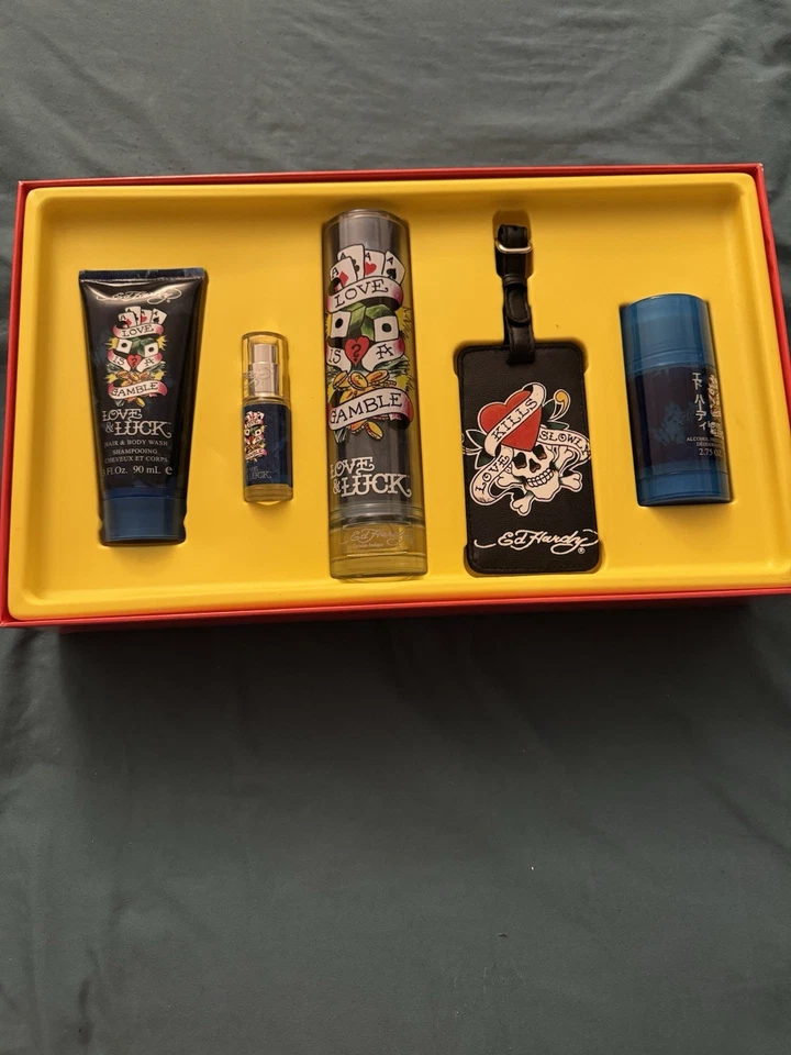 ED HARDY LOVE & LUCK MEN GIFT SET 5 PCS. 3.4 oz. 0.25 Edt spray 3 oz sh/gel 2.75 - Image 2 of 3
