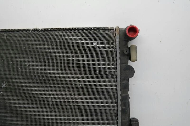 06-10 VW BEETLE RADIATOR OEM Foto 2 de 4