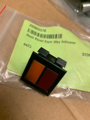 LOT OF TWO GENUINE SNAP IN MOUNT EIGHT WAY INDICATOR LIGHT 14V I/W TBB 22003376