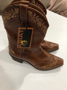 ariat embroidered boots