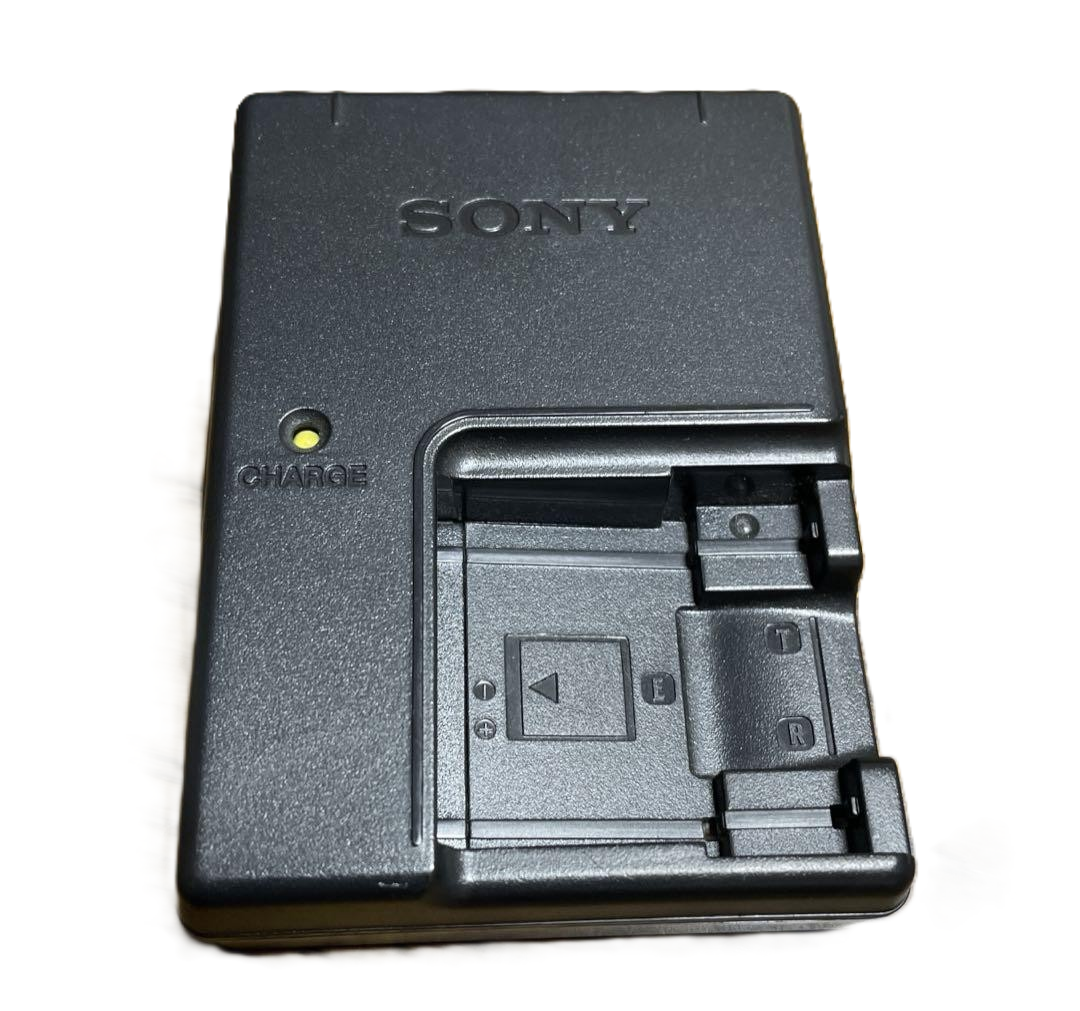 SONY CyberShot DSC-T10 Digital Camera With Charger Battery Tested