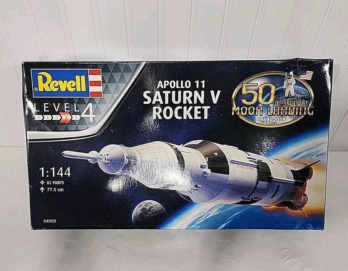 Revell Germany Apollo 11 Saturn V Rocket 04909 1 144 Plastic