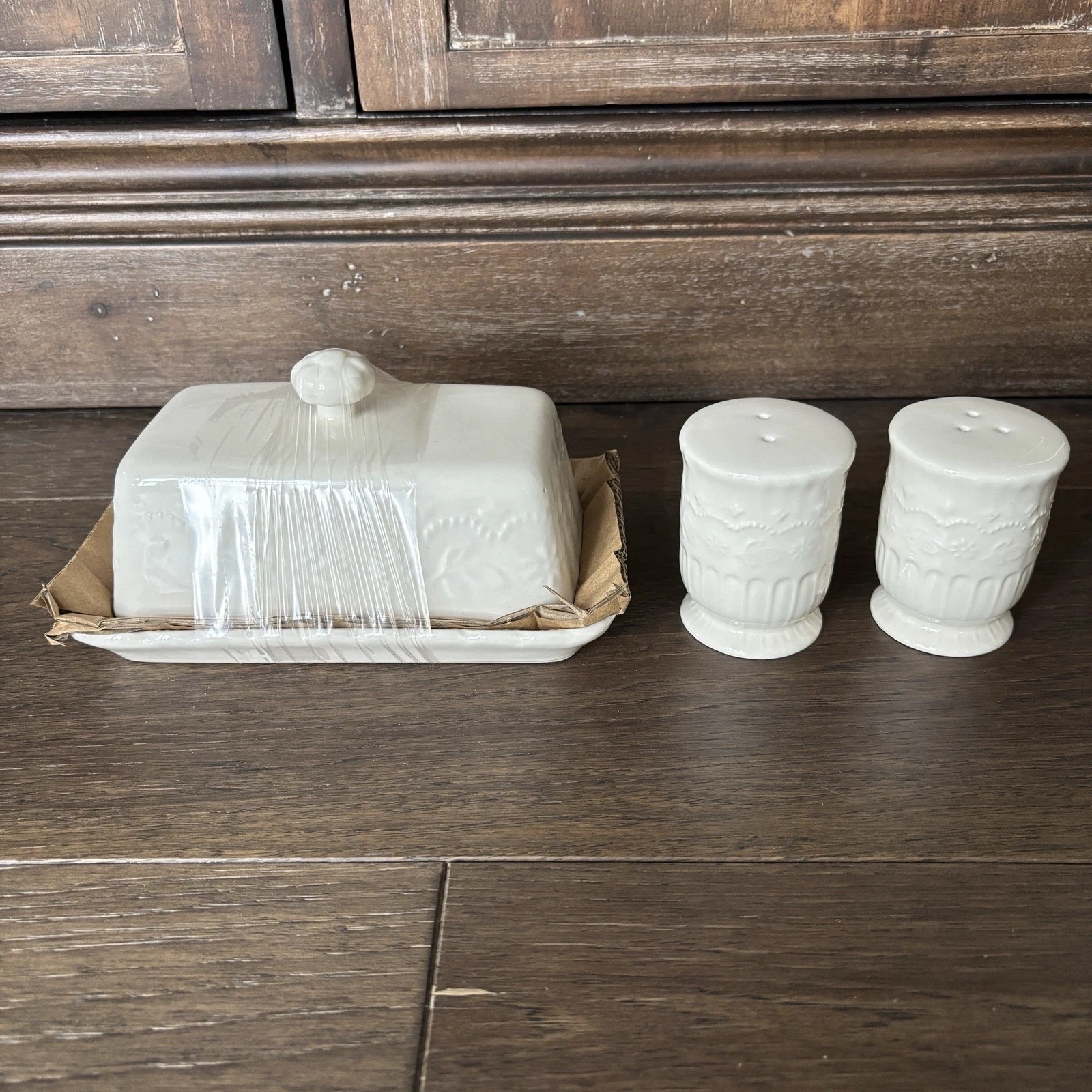 NWT. Pioneer Woman Toni Stoneware Embossed Linen Covered Butter Dish Salt Pepper