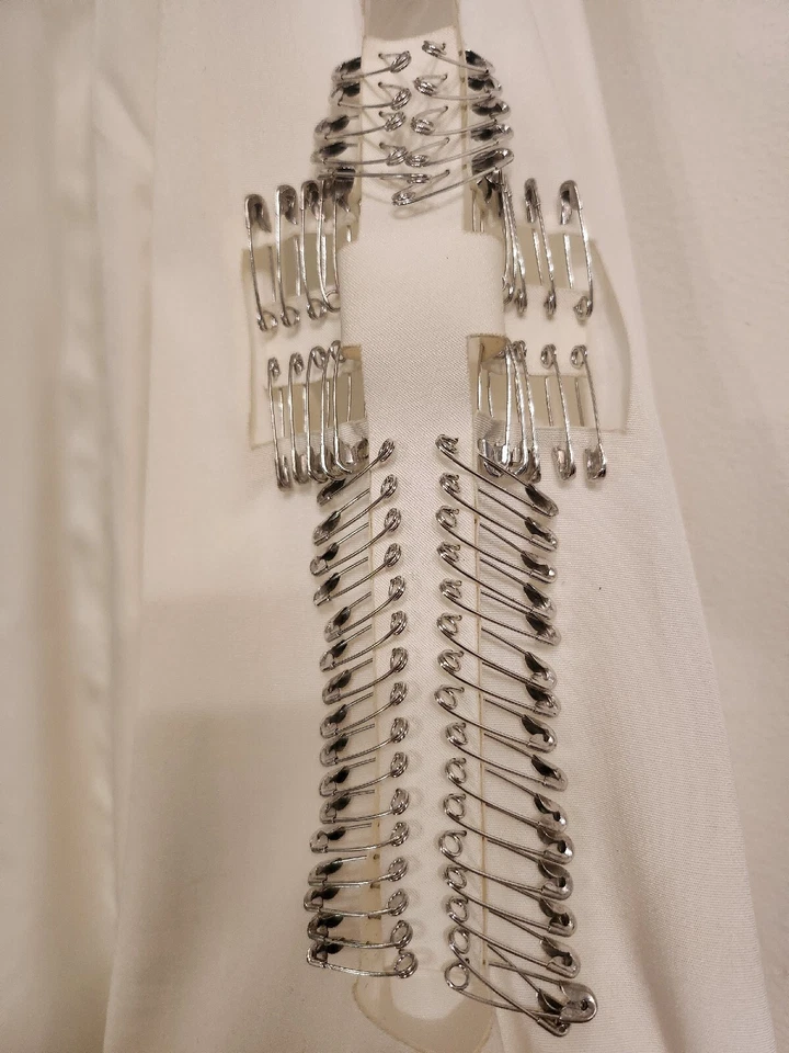 DSQUARED2 MENS FITTED SHIRT - USED - WHITE WITH SAFETY PINS CROSS - £500 RRP - Image 3 of 4