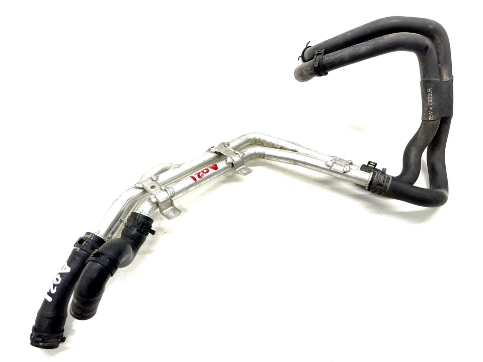 Manguera línea refrigerante lado izquierdo motor 4,8 L Porsche Cayenne S 2011-2016 7P5121065 Foto 2 de 4