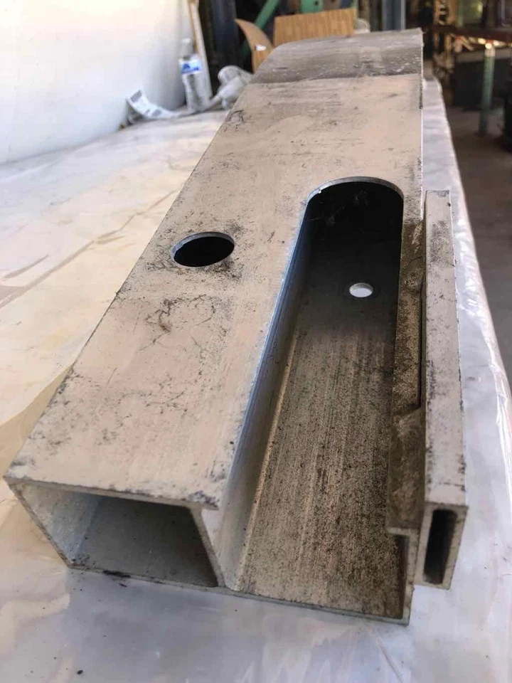 Parachoques trasero Nissan Leaf 2011 barra de impacto amortiguador de metal hatchback fabricante de equipos originales Foto 3 de 4