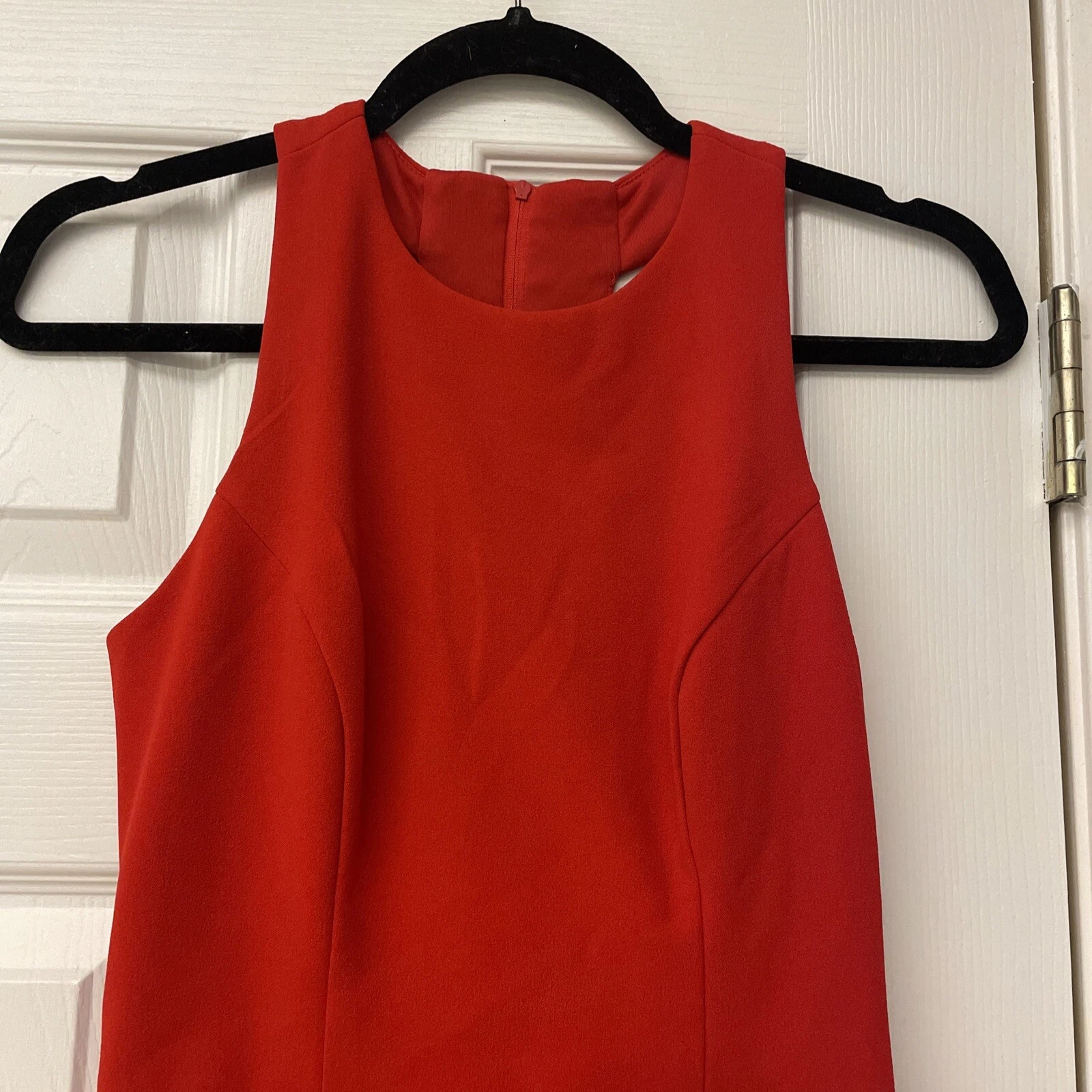 B. Abito SMART rosso ritagliato aderente e svasato. Taglia 3. Corto. Cerniera. San Valentino Amore