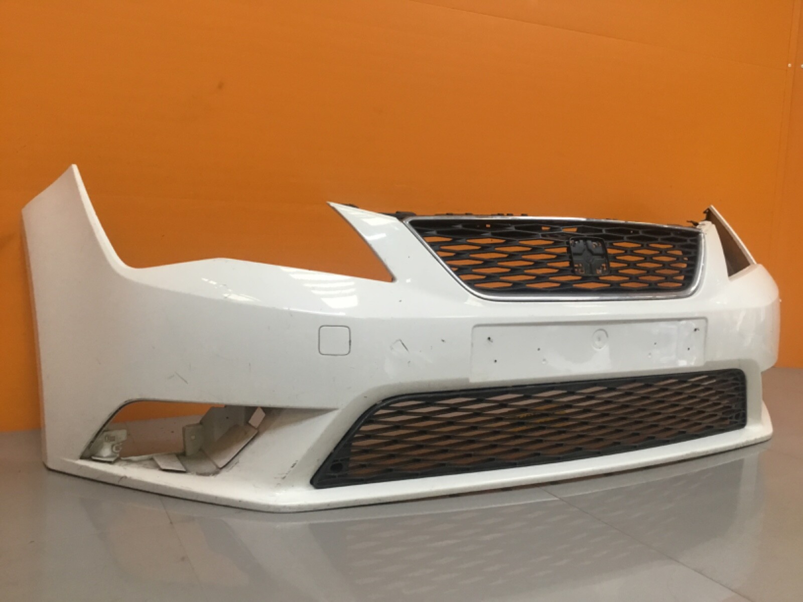 +Seat Leon Se mk3 2013-15 Genuine front bumper each - Image 8