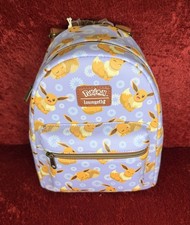 Mochila Loungefly Pokemon Eevee Sakura Estampado Completo Floral Púrpura Nueva con Etiquetas
