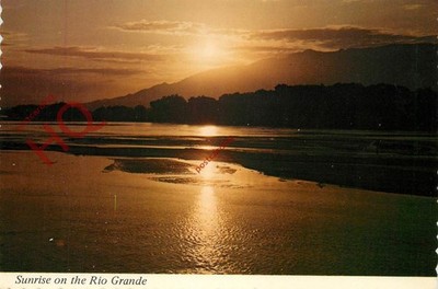 Ansichtskarte ~ New Mexico, Sonnenaufgang und der mächtige Rio Grande