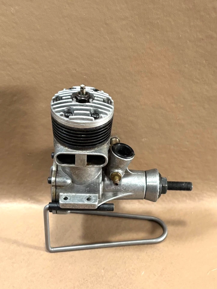 Excelente motor de avião modelo brilho linha de controle K&B Stallion .35 - Imagem 2 de 3