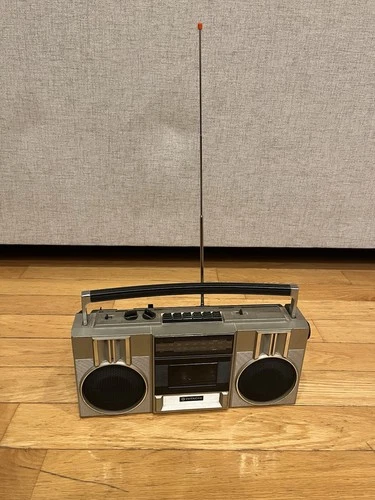 HITACHI TRK-6800H AM/FM Radio Cassette Player Boombox Vintage Works!