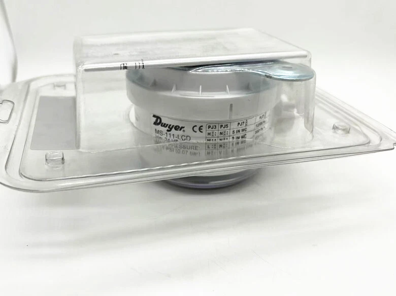 1pcs NEW Dwyer differential pressure sensor MS-111-LCD - Image 3 of 4