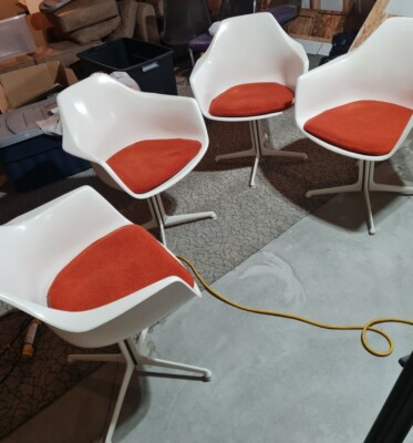 Mid Century Bucket Swivel White fiberglass DINING CHAIRS by
