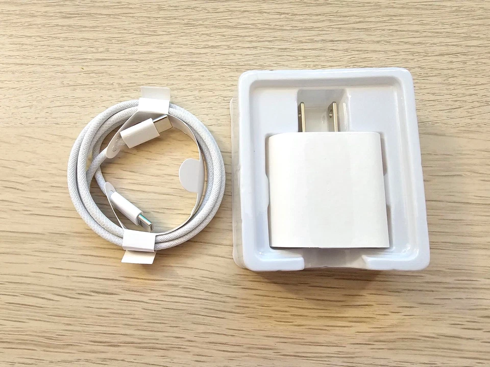 30W Fast Power Adapter and USB-C And 3.3 FT/1M USB C to USB C Cable - Image 4 of 4