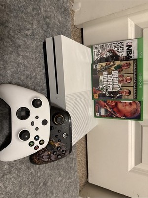 Microsoft Xbox OneS BarelyUsed for Only Like 2 Hours All The Cables ,controllers