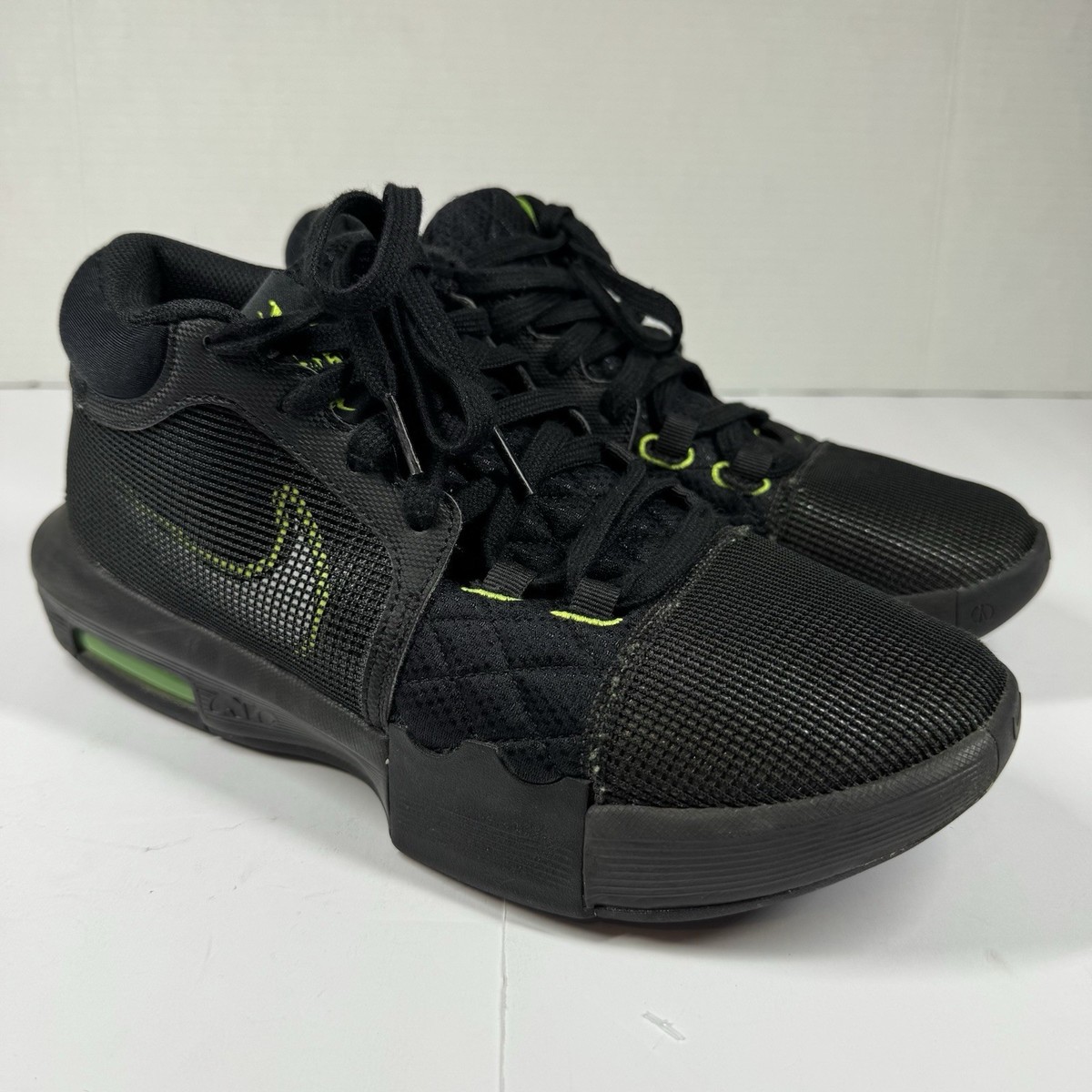 Nike LeBron Witness Basketball Shoes Mens Black Volt Mesh Performance