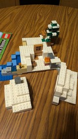 LEGO Minecraft: The Snow Hideout (21120)