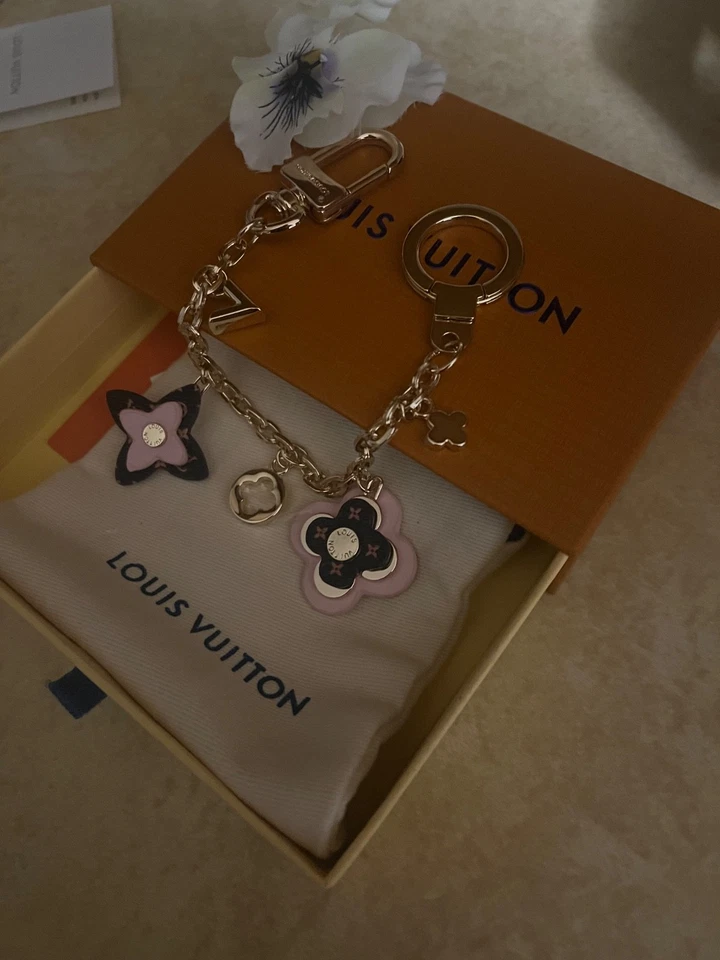 Louis Vuitton Bolso Flores Florecientes Cadena Dije Llavero Dorado Foto 4 de 4