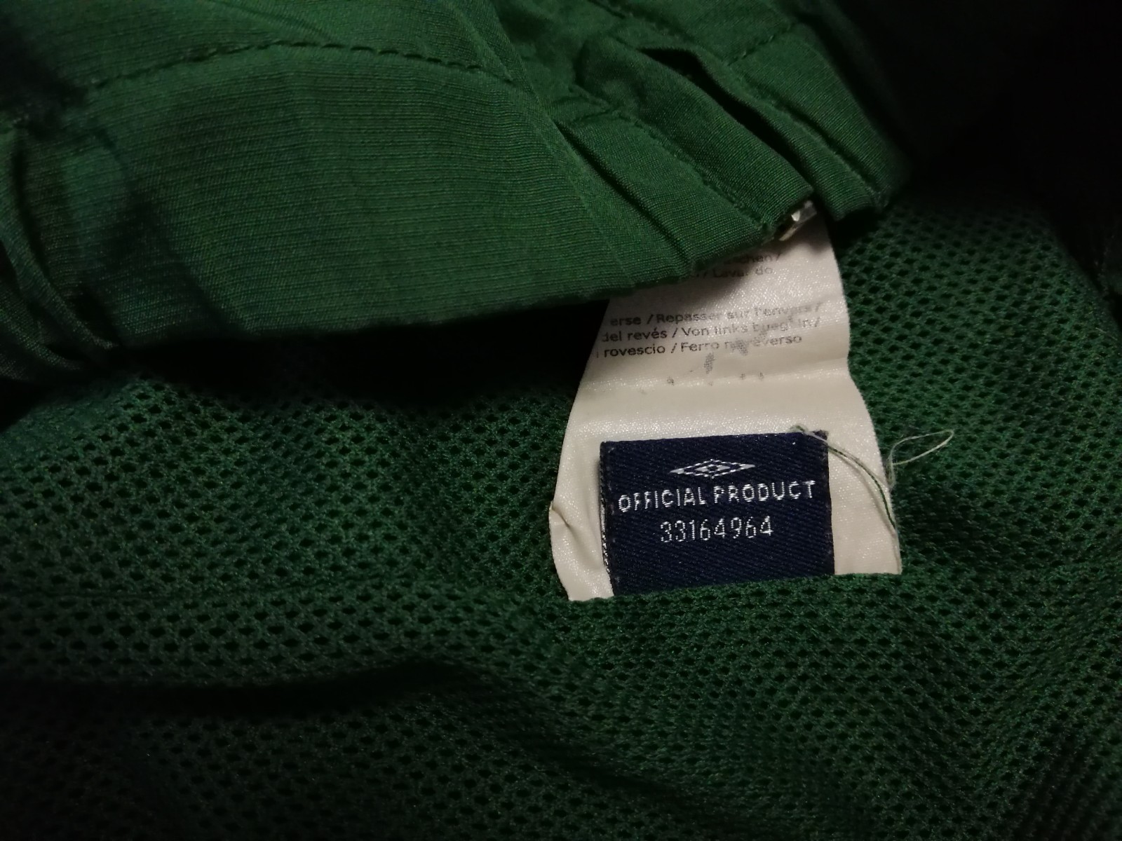 Republic of Ireland training zip jacket Umbro size S image 8