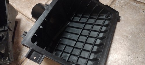 2006 to 2011 Nissan Armada Titan QX56 5.6L Air Filter Box Cleaner ZE00B - Picture 11 of 12