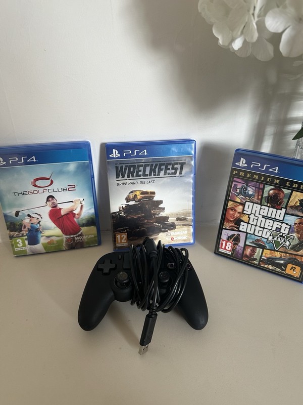 PlayStations 4 Wired Controller And Game Bundle