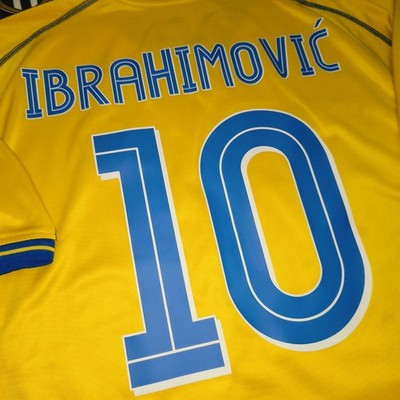 Sweden Home 2003 2005 Football Shirt Jersey Umbro Zlatan