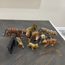 Vintage Lot of 8 Plastic Animals Lions Tigers Panther Big Cats