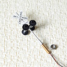 2 x HO railroad grade crossing signals 2 tracks  1 circuit board flasher SL4