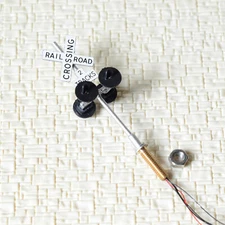2 x HO railroad grade crossing signals 2 tracks + 1 circuit board flasher #SL4