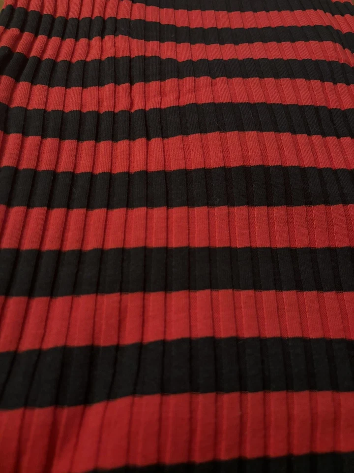Suéter Vintage Retro Elástico Material Tela Rayas Negras y Rojas Años 80 2 Yardas Foto 2 de 2