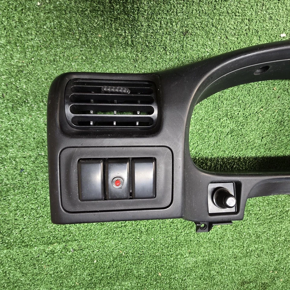 99 2000 01 02 ISUZU RODEO 1998 CUADRO DE INSTRUMENTOS BISEL ventilaciones de aire OEM Foto 3 de 4