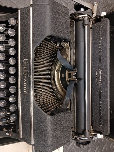 Macchina da scrivere portatile vintage Underwood universale vecchia antica funzionante - Foto 7 di 10