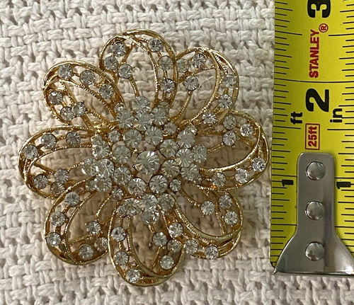 Full Of Sparkles Rhinestone And Gold Tone Brooch - Picture 14 of 16