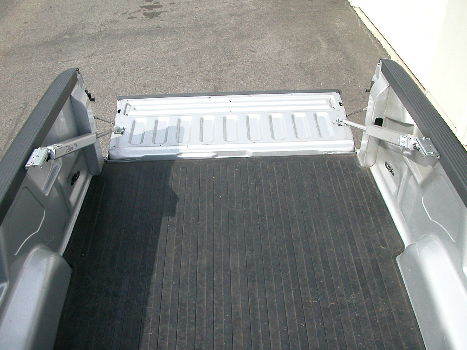 Power pickup truck tailgate lift assist Droptail on TRUCKS TV