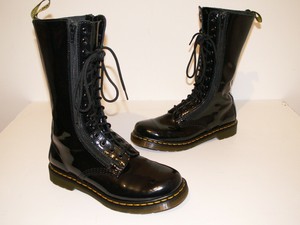 dr martens 9733