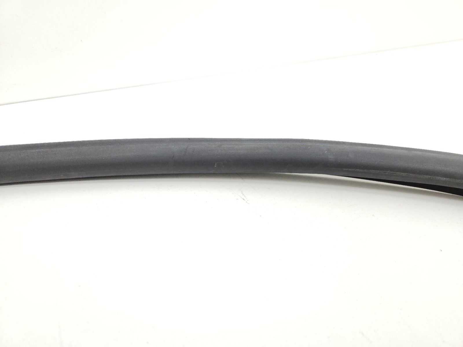 2015-2017 MCLAREN 675LT FRONT LEFT SIDE DOOR RUBBER WEATHERSTRIP STRIP SEAL OEM