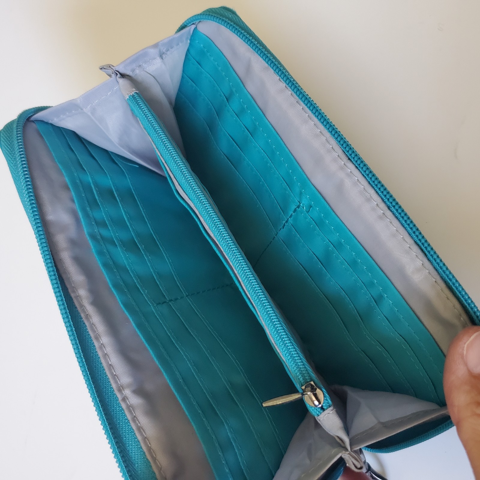 Lug KickFlip RFID Wristlet Wallet Kelly Green Zip Around Convertible Organizer