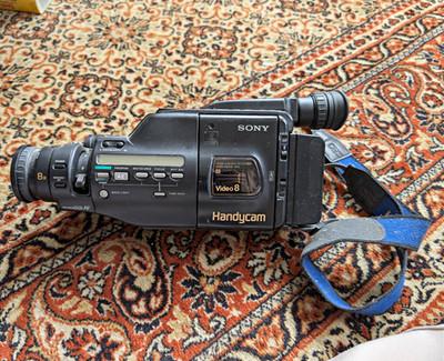 Sony Handycam CCD-F455E Video8 Camcorder Schwarz 8x Zoom inkl. AC-VQ850