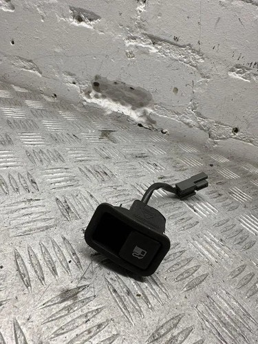 HYUNDAI SANTA FÉ III DM Schalter zum Öffnen des Kraftstofftanks 30523483