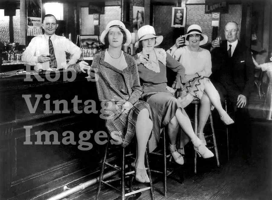 New York Speakeasy Stylish Flappers Drinking Photo 1929 Jazz