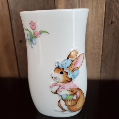Sweet Vtg Cottage Garden Easter bunny vase made in Japan 3D raised 5.5'' tall