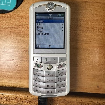 Vintage Motorola ROKR E1 iTunes phone