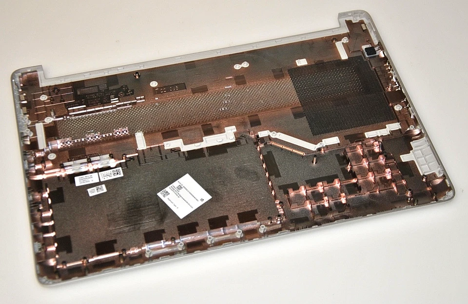 CAJA BASE L63590-001 PLATA NATURAL HP 15-DY2131WM GRADO A Foto 2 de 2