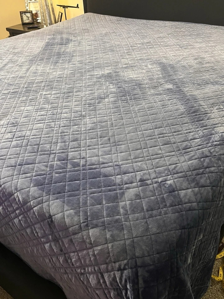 Quilted Coverlet Bedspread California King Blue Velvety Heavy Warm Blanket - Image 2 of 4