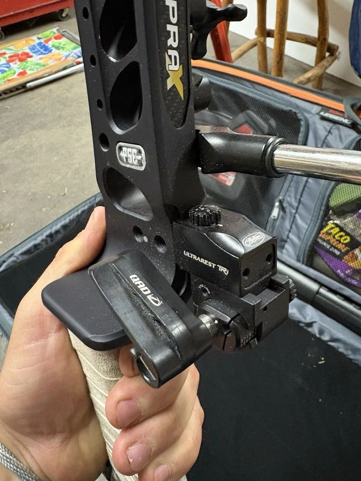 PSE Supra X 40 Right Handed Black 60lb EM2 Target Bow - Image 3 of 4