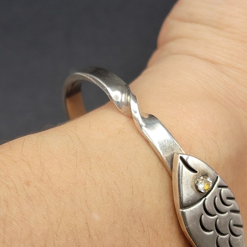 VTG 925 Silver Taxco Mexico Twisted Bangle Fish Bracelet Rhinestone Eye 21g Flex - Picture 12 of 23