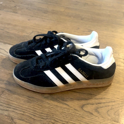 adidas indoor gazelle Black/White Suede Lace-Up Low Top Sneakers Rubber Sole